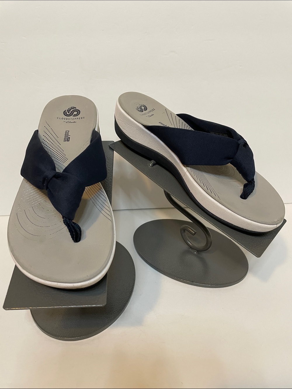 EUC - Clarks Cloudsteppers Navy Flip Flop Thong Sandals - Sz 7